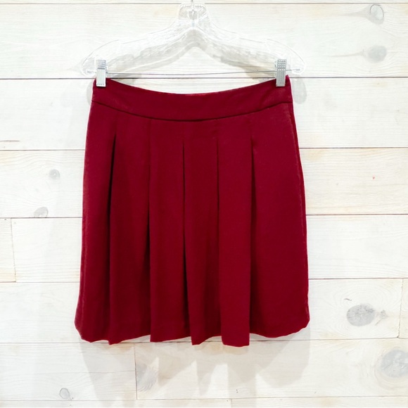 Banana republic burgundy pleated skirt ❤️ 2 tall. - Picture 2 of 6